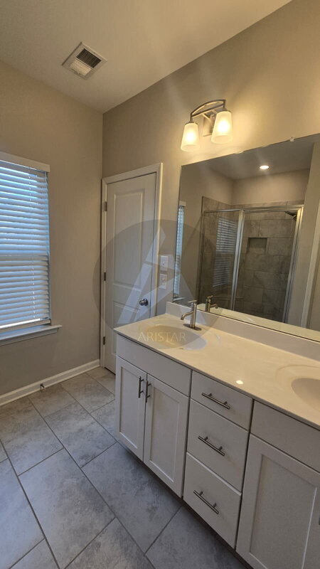 Building Photo - 209 Commons Ave