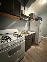 Building Photo - 446 N Duke St