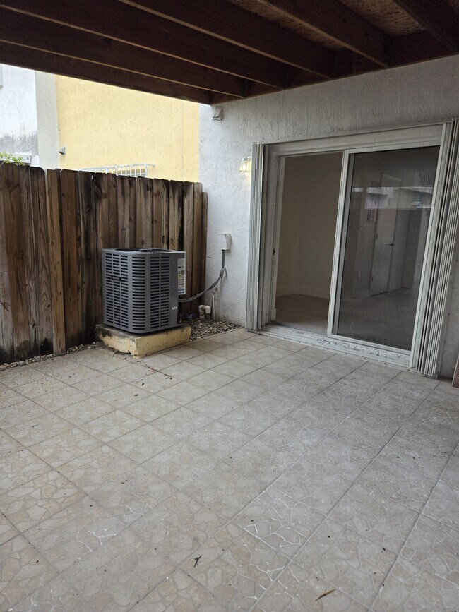 Building Photo - 209 NW 109th Ave