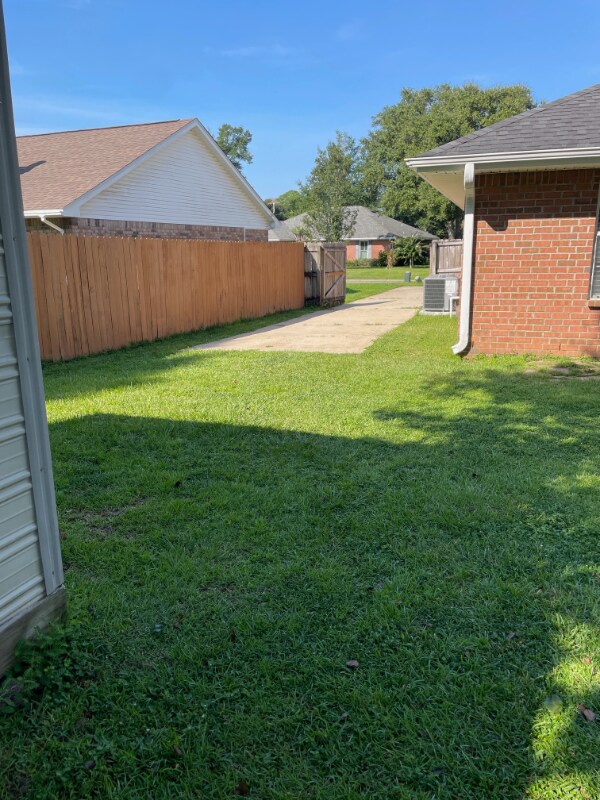 Building Photo - 3918 Holleyberry Ln