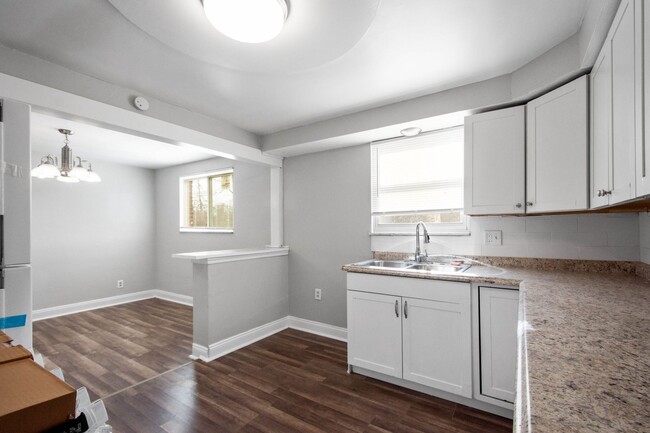 Building Photo - GORGEOUS 3 BEDROOM HOME IN BROOKLINE! FEAT...