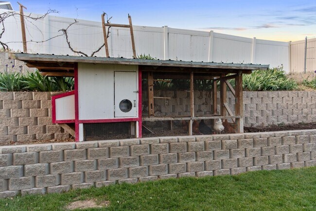Building Photo - 2521 Apricot Pl