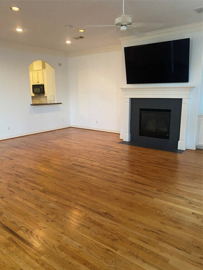 Building Photo - 1421 Bremond St