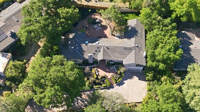 Building Photo - OPEN HOUSE 5/9 & 5/10 1:30-4:30