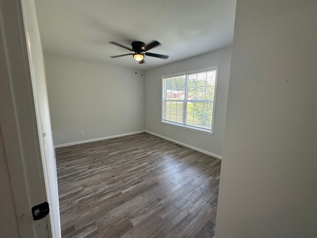 Building Photo - 3 Bed/2 Bath House!