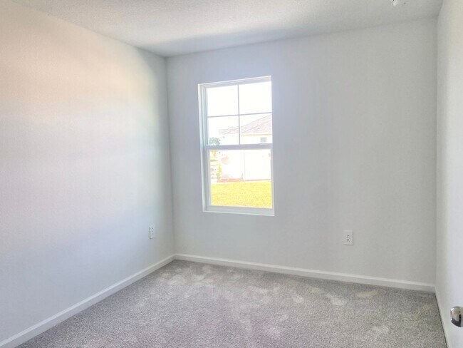 Building Photo - Almost New 3/2/1 Modern Townhome!