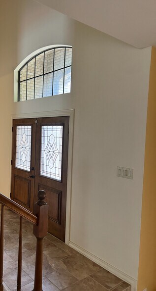 front door entrance - 15603 Rose Cres