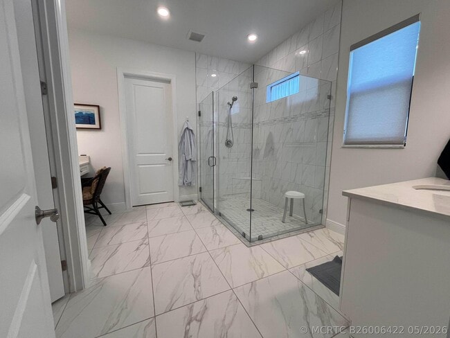 Building Photo - 5663 St Armands Way