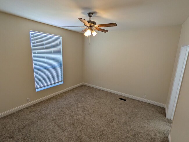 Building Photo - 6855 Equinox Ln