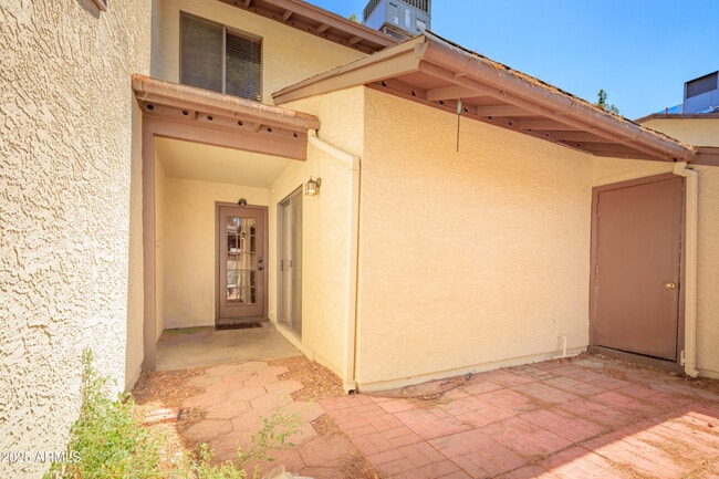 Building Photo - 170 E Guadalupe Rd