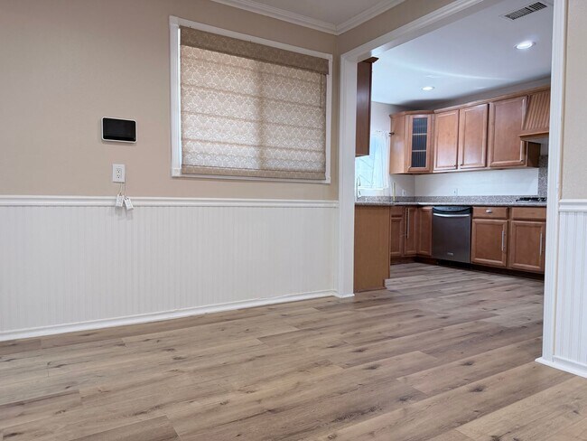 Building Photo - 3082 Thurin Ave