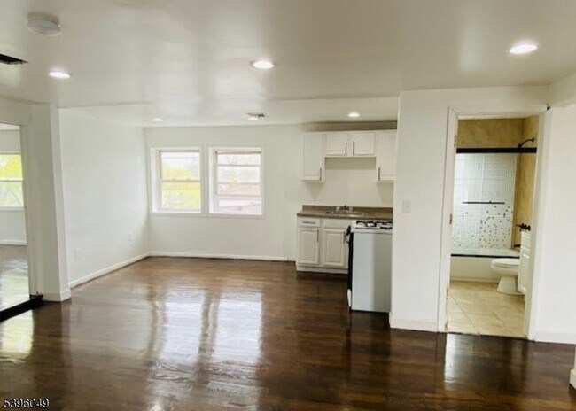 Building Photo - 247 Lehigh Ave