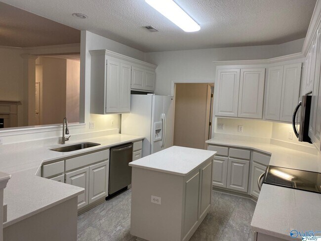 Building Photo - 417 Barrington Hills Dr