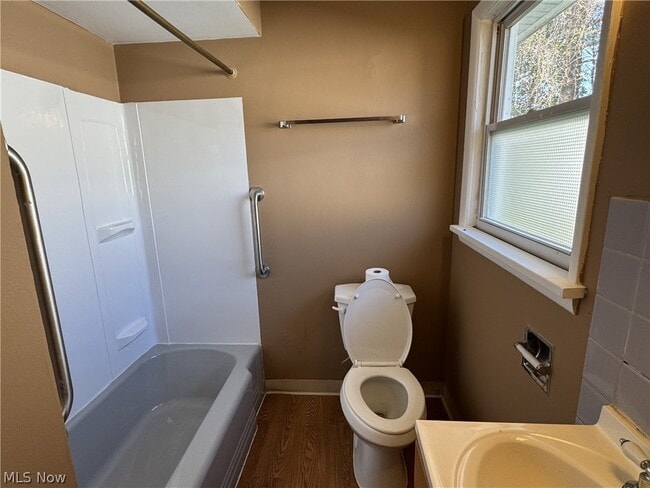 Building Photo - 2350 Newton St