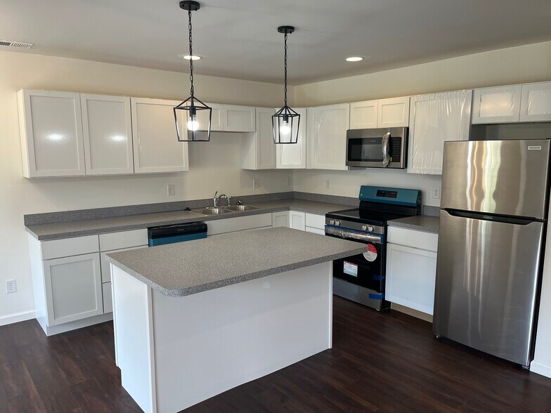 Building Photo - 6855 Augusta Dr