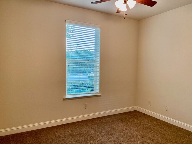 Building Photo - $2,990 Copper River, Beautiful 4 Bedroom -  E. Via Estrella Dr, Fresno / Gated Community