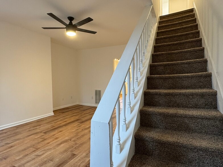 Building Photo - 16 Sycamore St