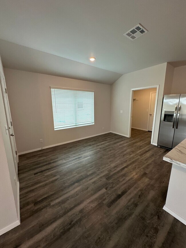 Building Photo - Now Pre-Leasing — Spacious 3 Bed, 2 Bath Home in Park Place!