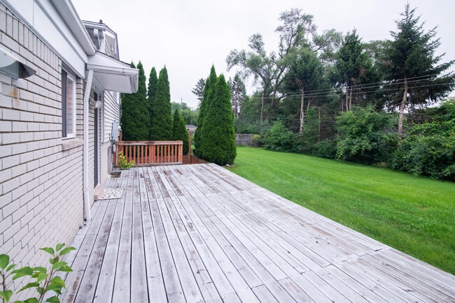 Building Photo - 40611 W 10 Mile Rd