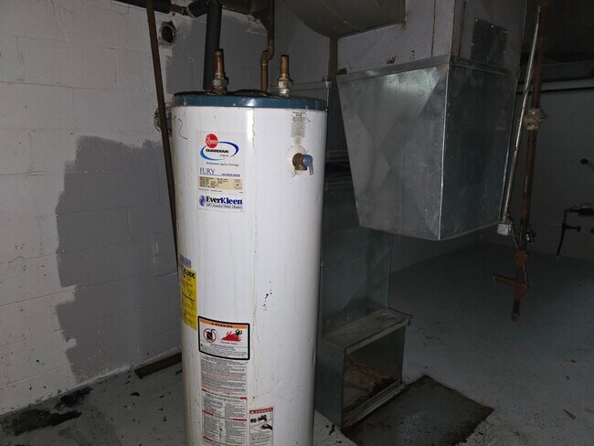 Building Photo - 16073 Tacoma St