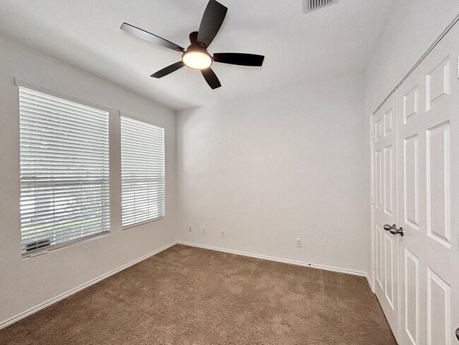 Building Photo - 726 Silverado Way