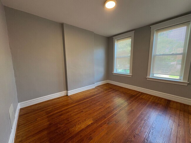 Building Photo - Fresh and Beautiful 3 bedroom South City Home