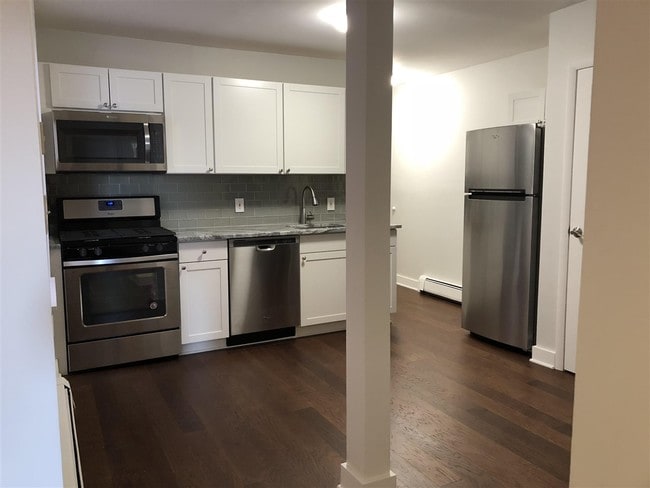 Building Photo - 787 Summit Ave