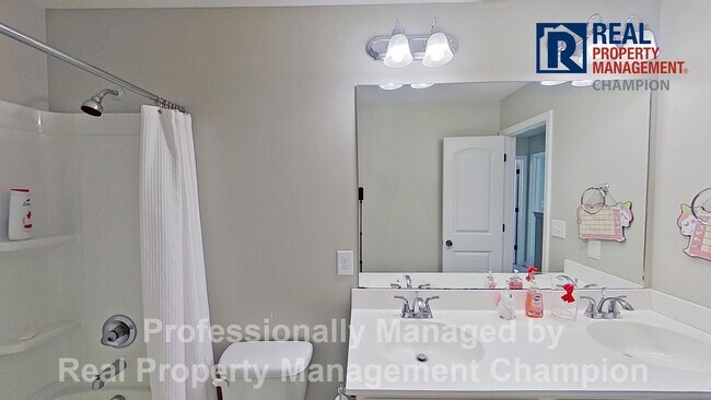 Building Photo - Spacious 3 BD/2.5 BA Home with Office Featuring Open Floorplan