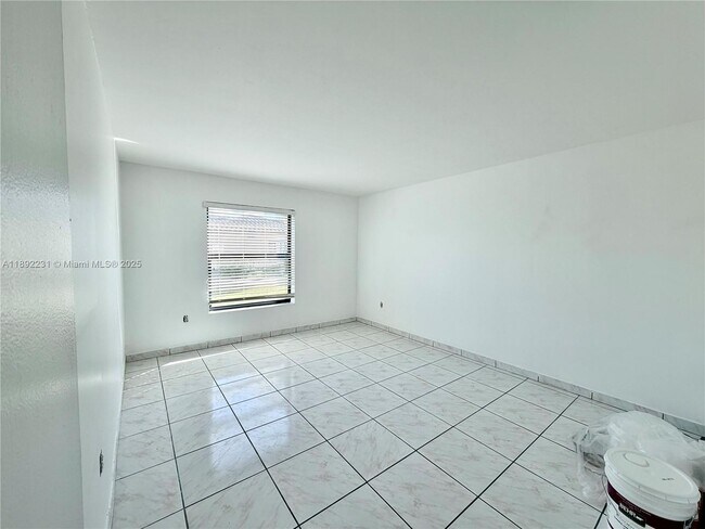 Building Photo - 1300 SW 122nd Ave