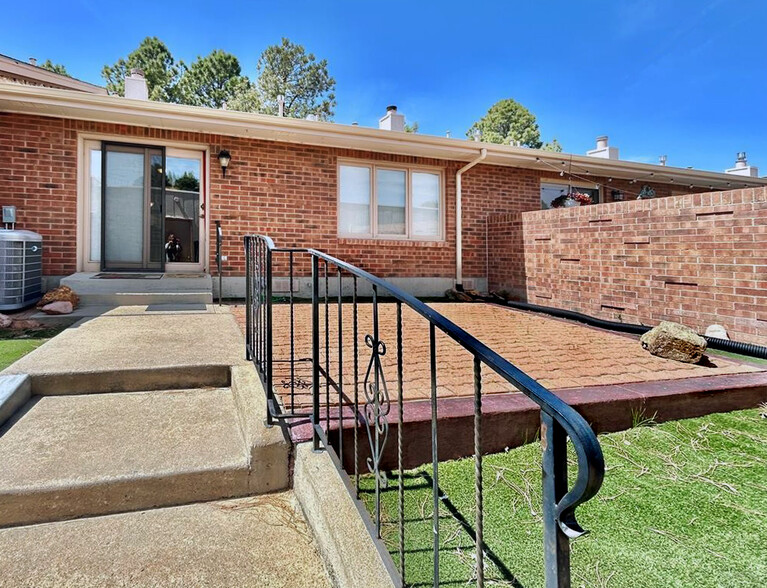 Building Photo - 2302 Cartier Dr