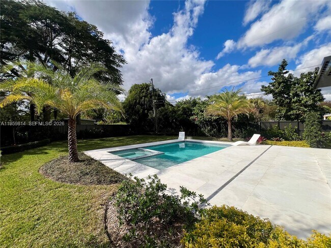 Building Photo - 7850 SW 67th Ave