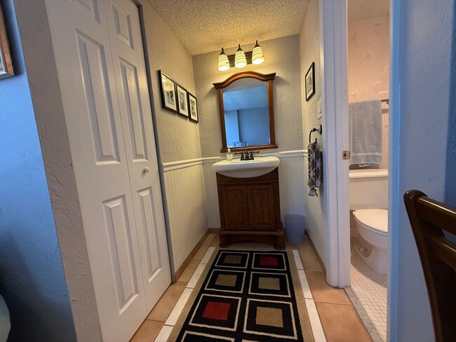 Building Photo - Fully Furnished 2-bedroom, 2-bath residence located in Oceans Five