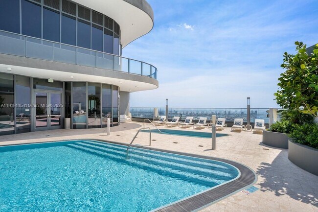 Building Photo - 1000 Brickell Plaza