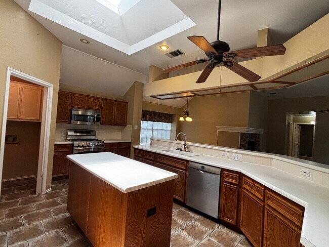 Building Photo - Beautiful 4 bed home in Round Rock