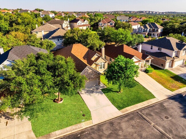 Building Photo - Gated Community - Resort Amenities