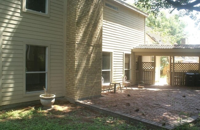 Building Photo - 3223 Knoll Manor Dr