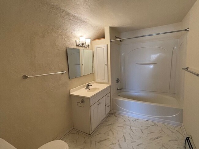 Building Photo - 2 BR/1 BA Single-Family Home in the Mac-Groveland Neighborhood!