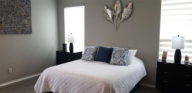 Building Photo - 304 Tordesillas Dr