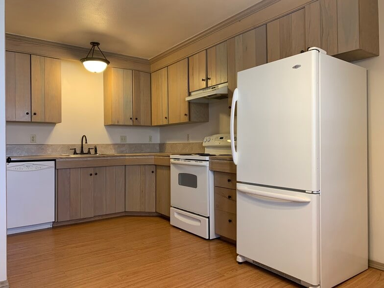 Building Photo - 1604 Sand Ct