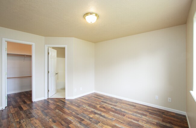 Building Photo - 2021 W Grouse St