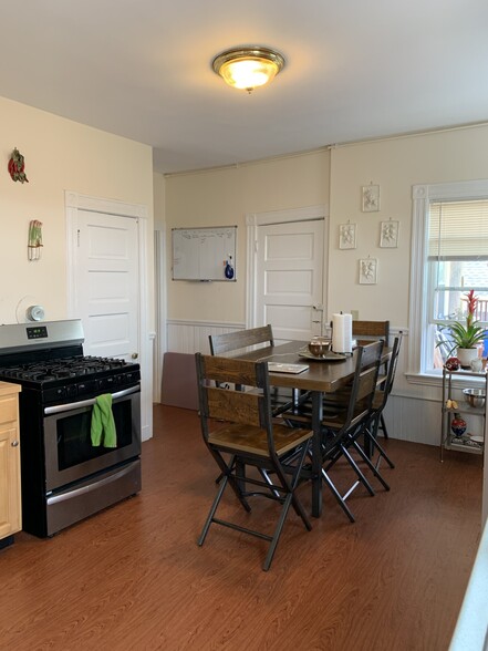 Primary Photo - 51 Ibbetson St