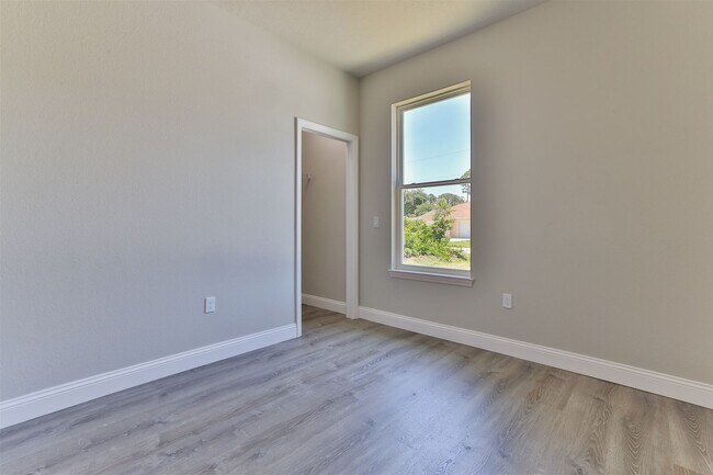 Building Photo - 44 Easterly Pl