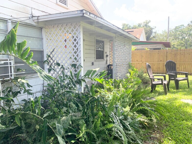 Building Photo - 2320 Vista Ave