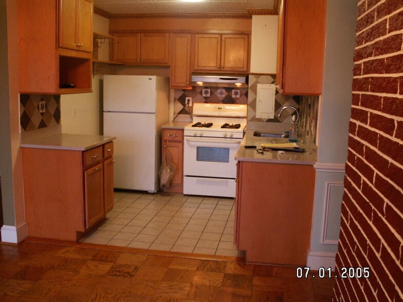 Kitchen - 1806 Metzerott Rd