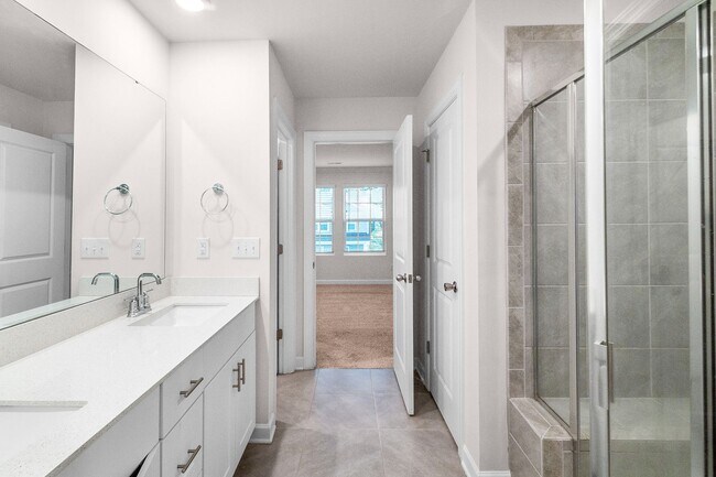 Building Photo - Beautiful and Spacious Home in the Heart o...