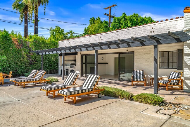 Building Photo - 839 N Avenida Olivos