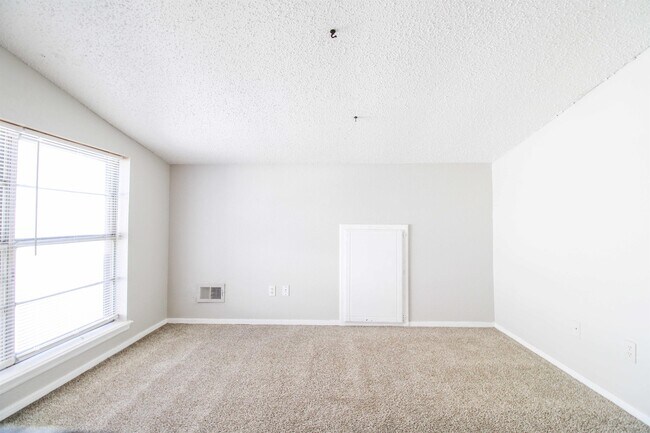 Building Photo - 8900 N Shannon Ave