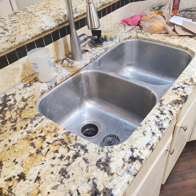 Building Photo - 726 Country Pl Dr