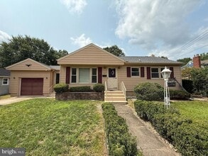 Building Photo - 1236 Oak Ln