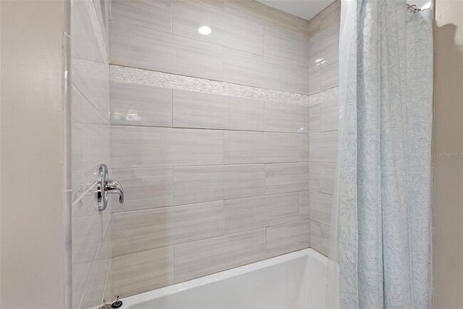 Building Photo - 5080 Oaklawn Ln